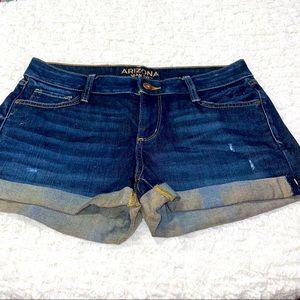 Juniors Arizona Brand Cuffed Shorts. EUC Size 7.